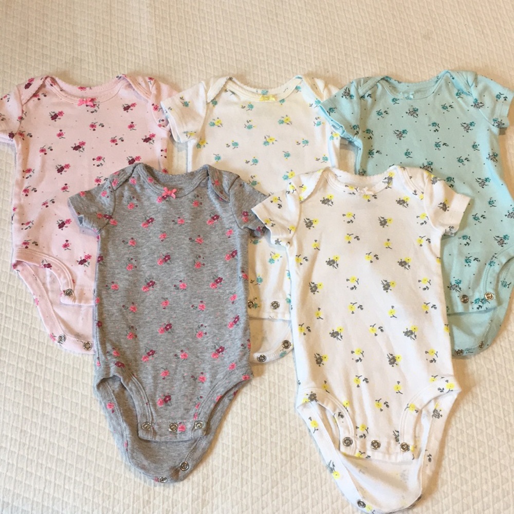 Carter’s Short Sleeve Onesies (SET OF 5)
